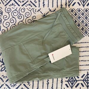 Lululemon dance studio MR crop pants